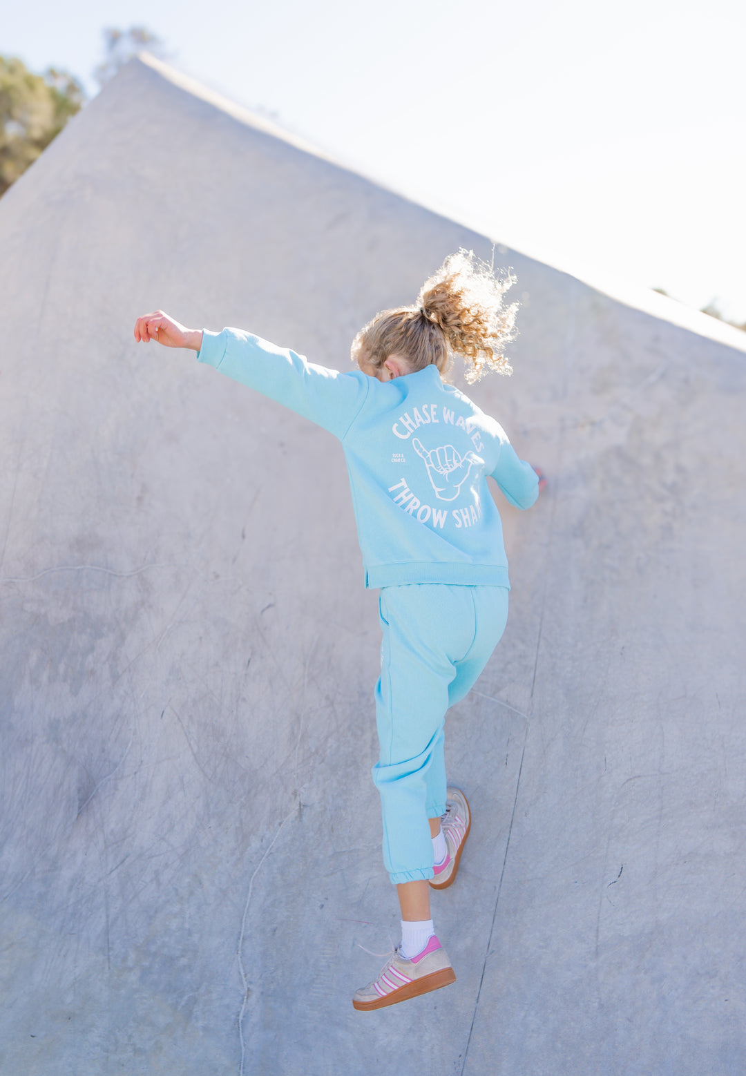 Chase Waves Throw Shakas