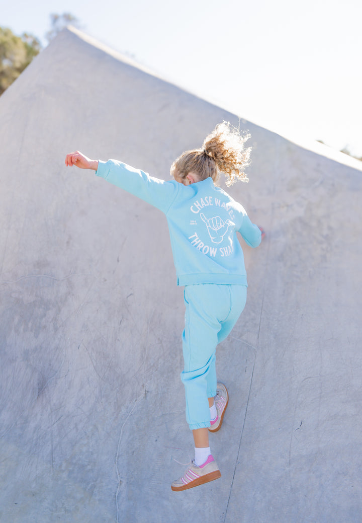 Chase Waves Throw Shakas