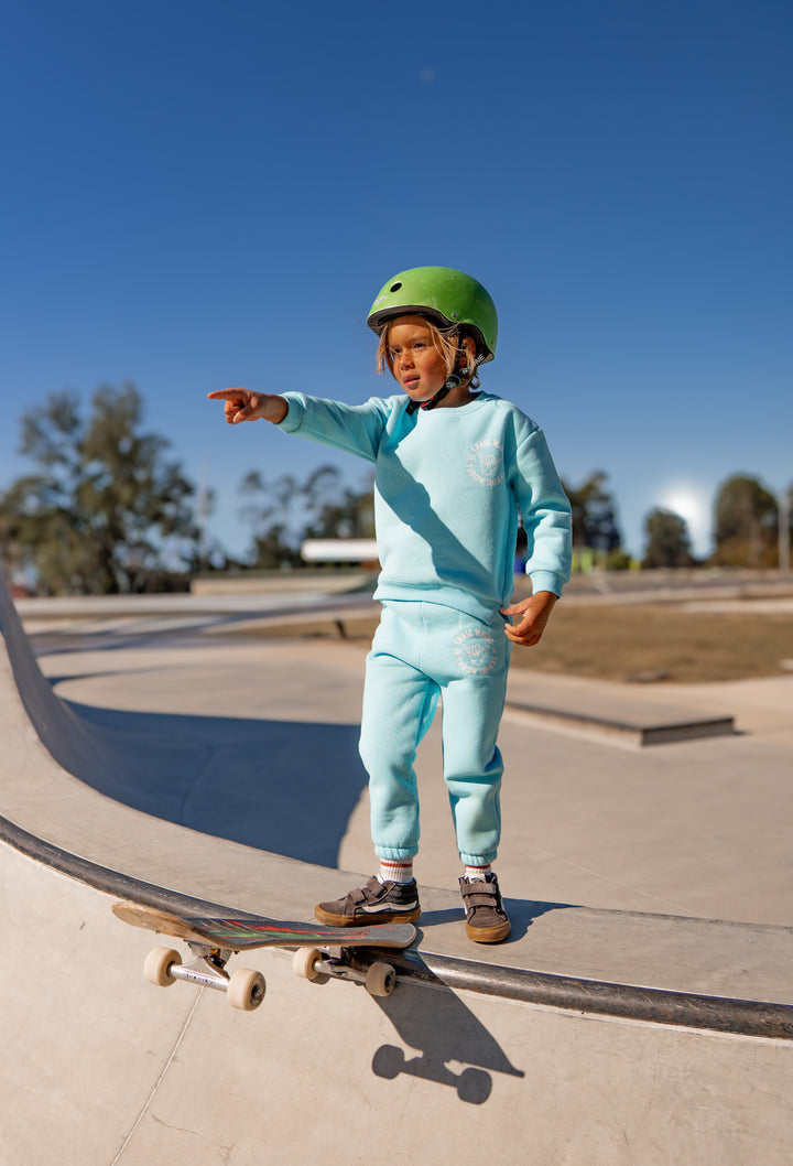 Chase Waves Throw Shakas