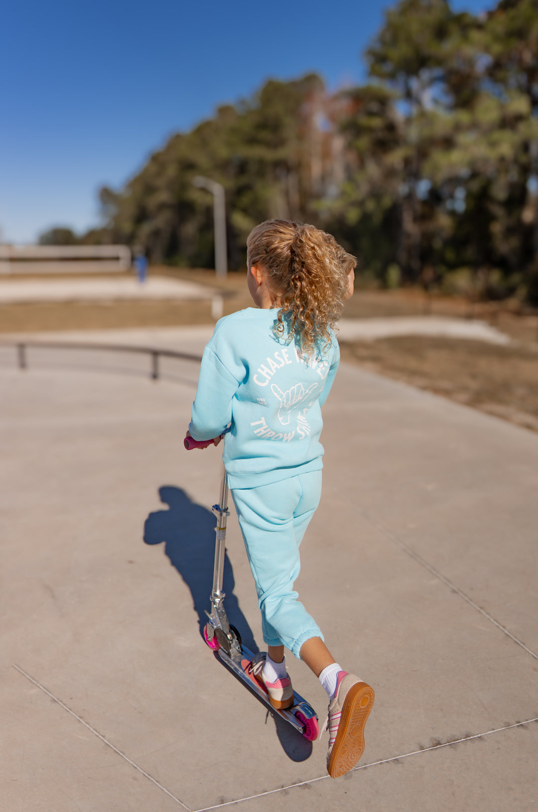 Chase Waves Throw Shakas