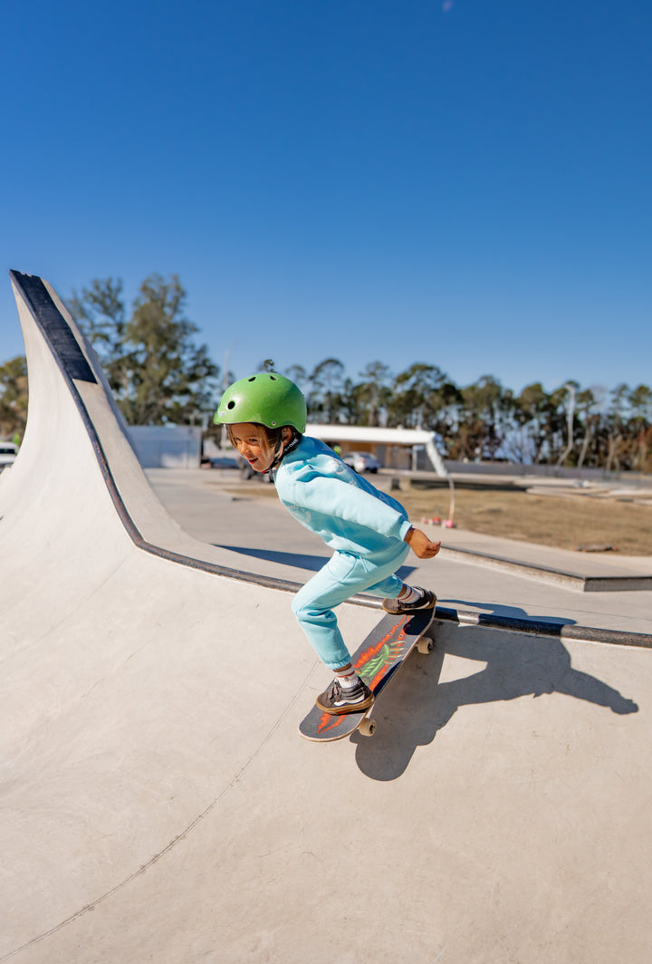 Chase Waves Throw Shakas