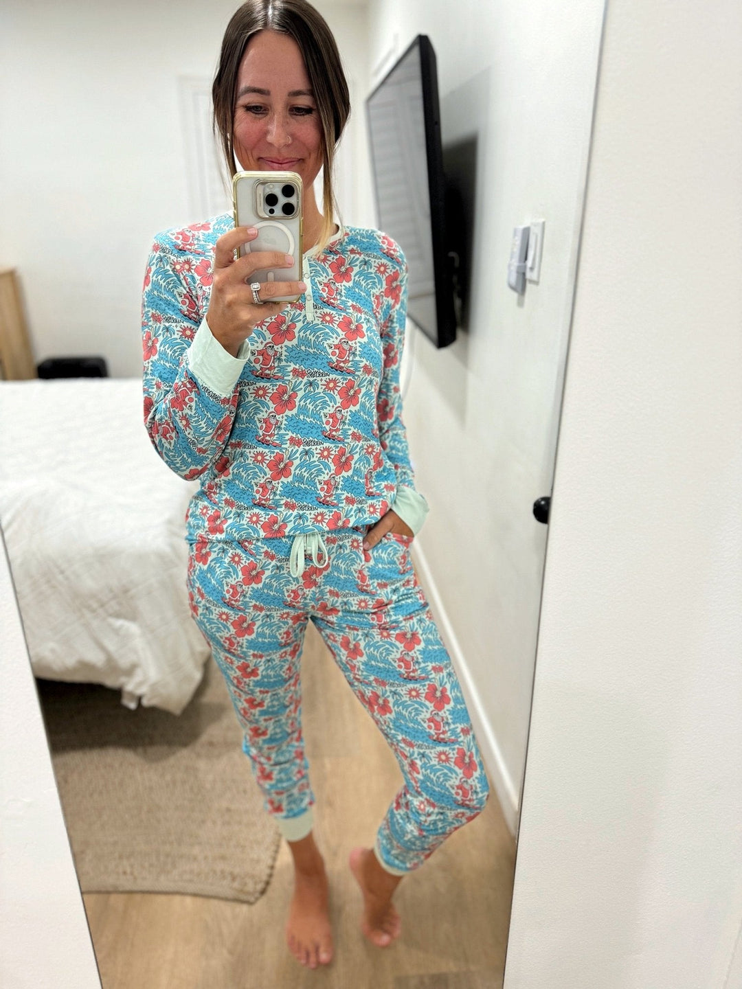 Merry Vibes Bamboo Women's Pajama Set - Tuck & Char Co.